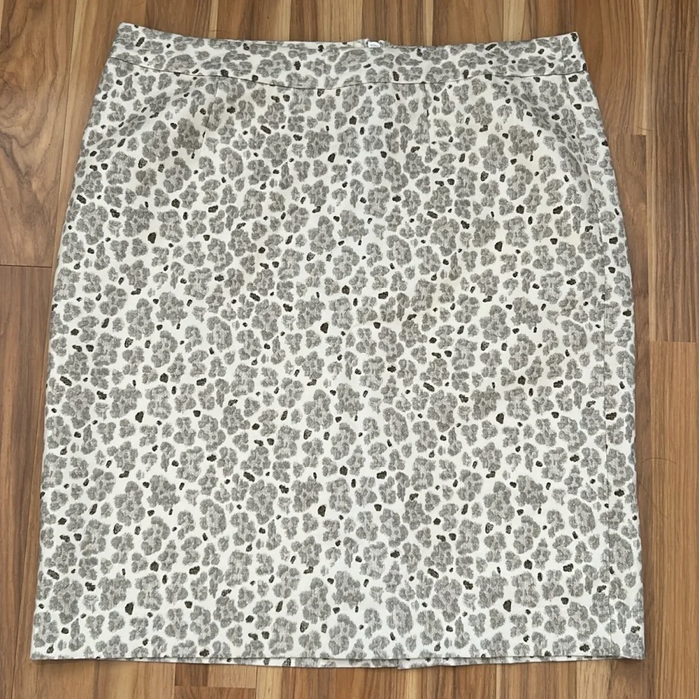 Ann Taylor Loft Gray White Silk Blend Animal Print Short Pencil Skirt Size 8